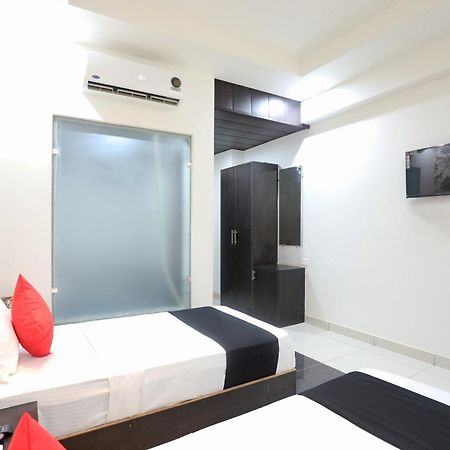 Capital O 40493 Hotel Aroma Regency Meerut Buitenkant foto