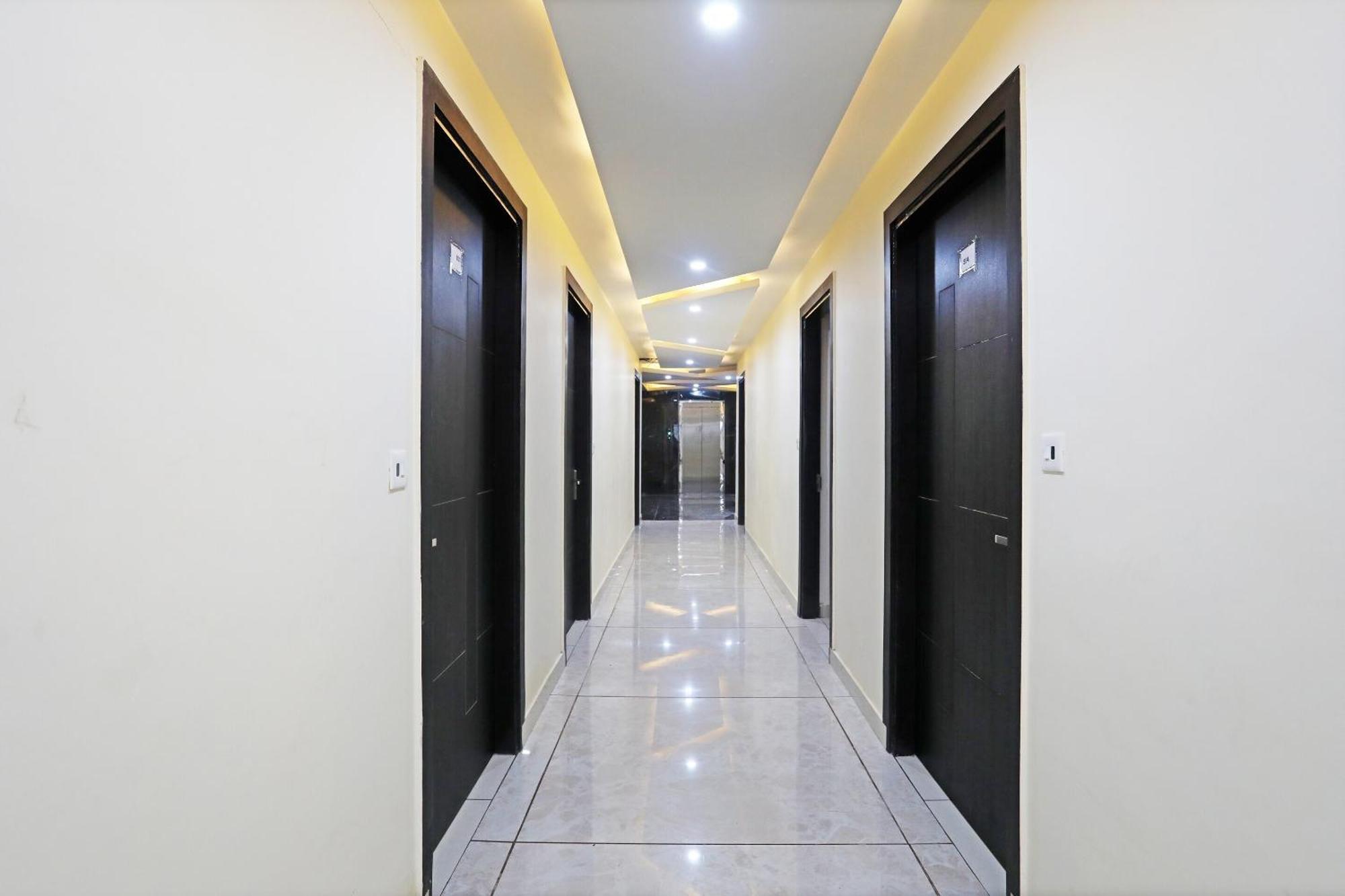 Capital O 40493 Hotel Aroma Regency Meerut Buitenkant foto