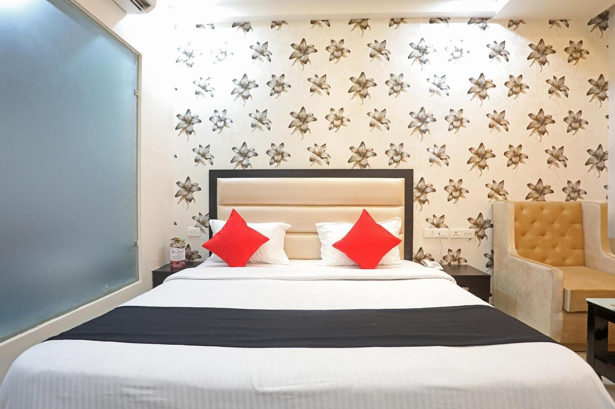 Capital O 40493 Hotel Aroma Regency Meerut Buitenkant foto