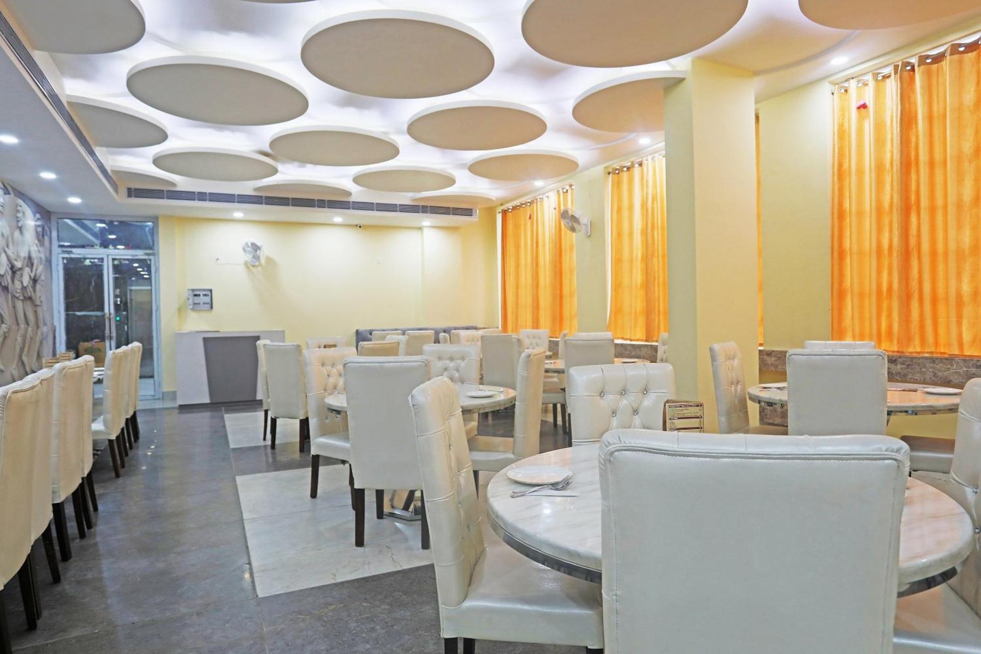 Capital O 40493 Hotel Aroma Regency Meerut Buitenkant foto