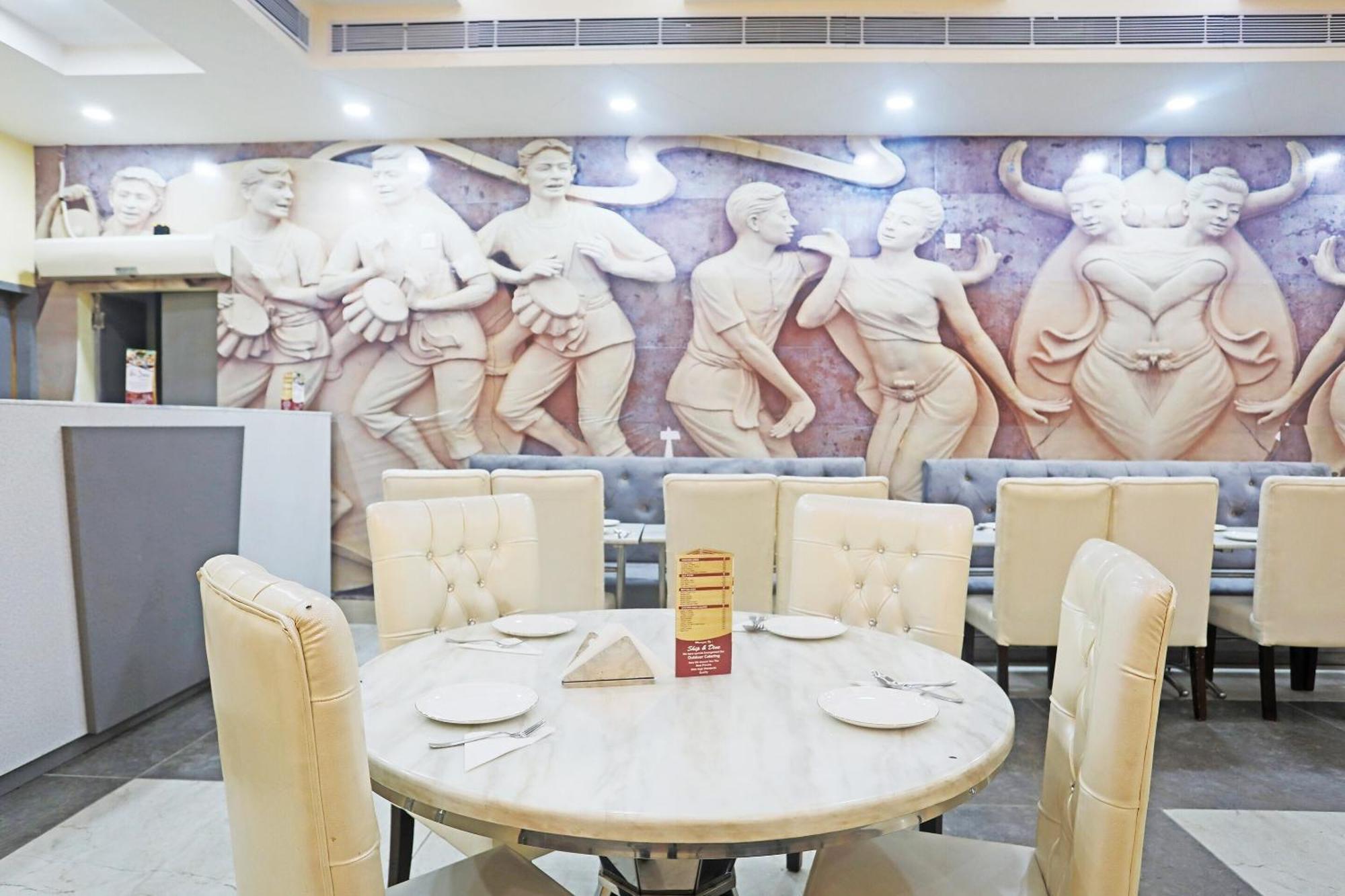 Capital O 40493 Hotel Aroma Regency Meerut Buitenkant foto