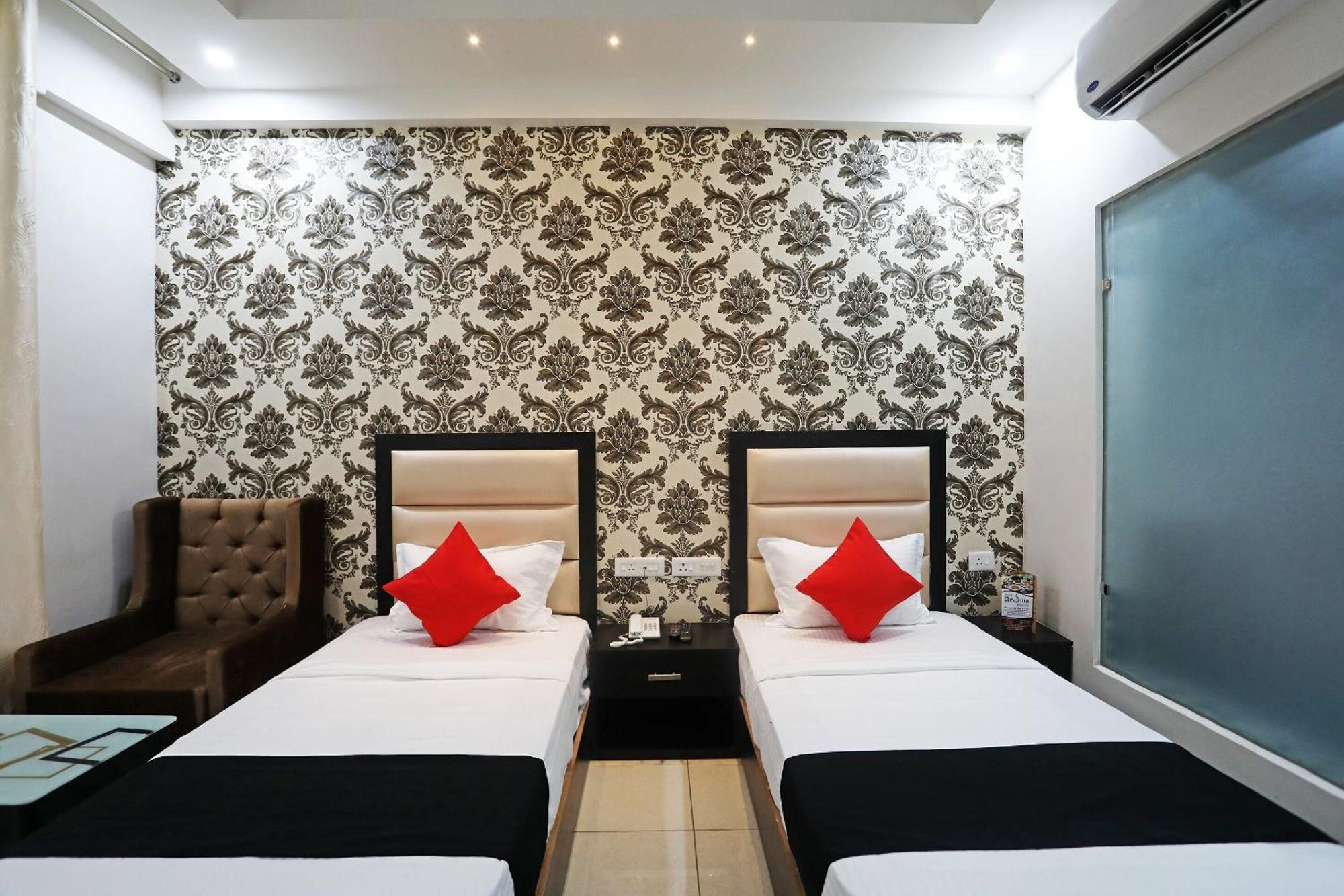 Capital O 40493 Hotel Aroma Regency Meerut Buitenkant foto