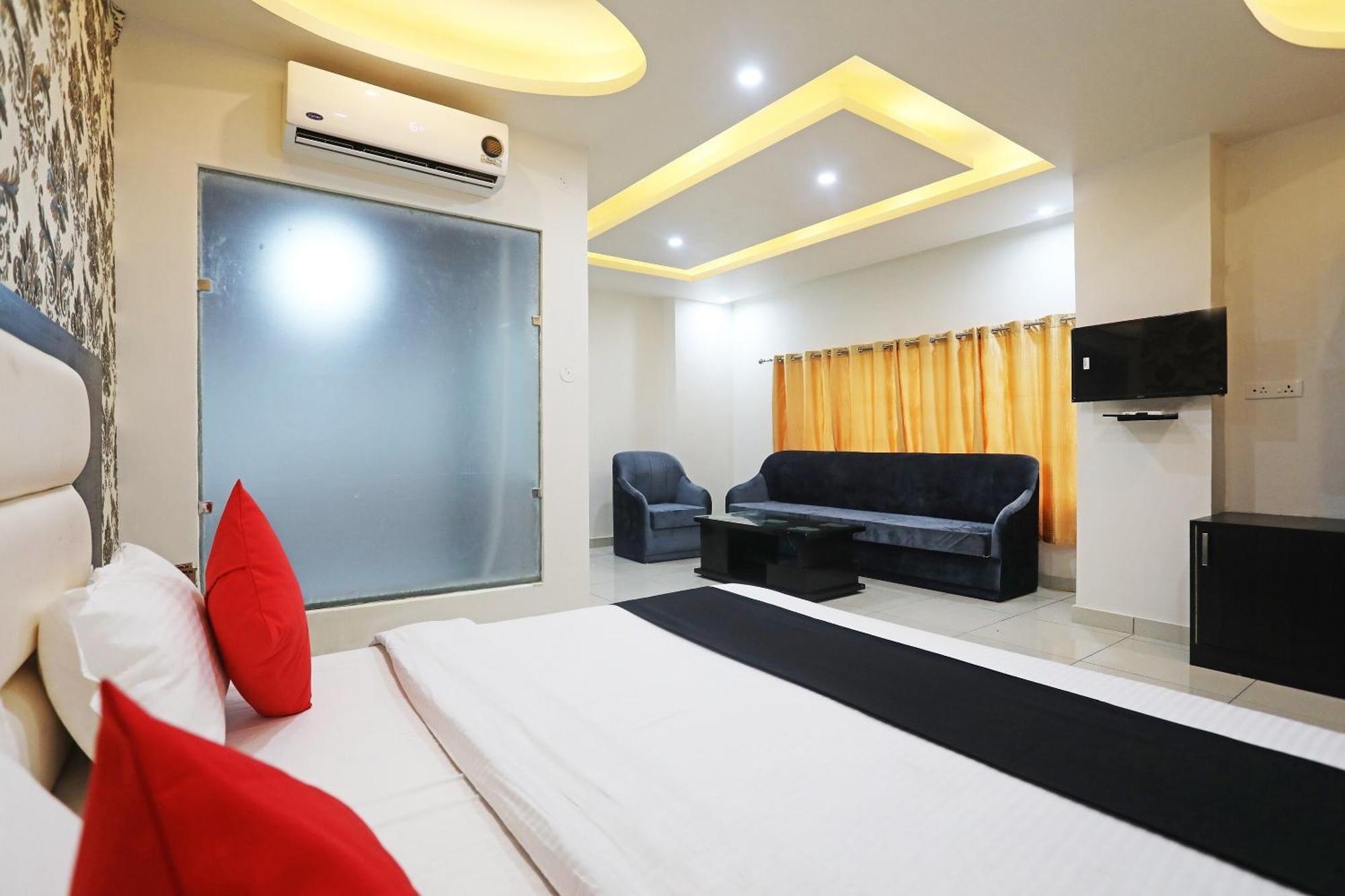 Capital O 40493 Hotel Aroma Regency Meerut Buitenkant foto