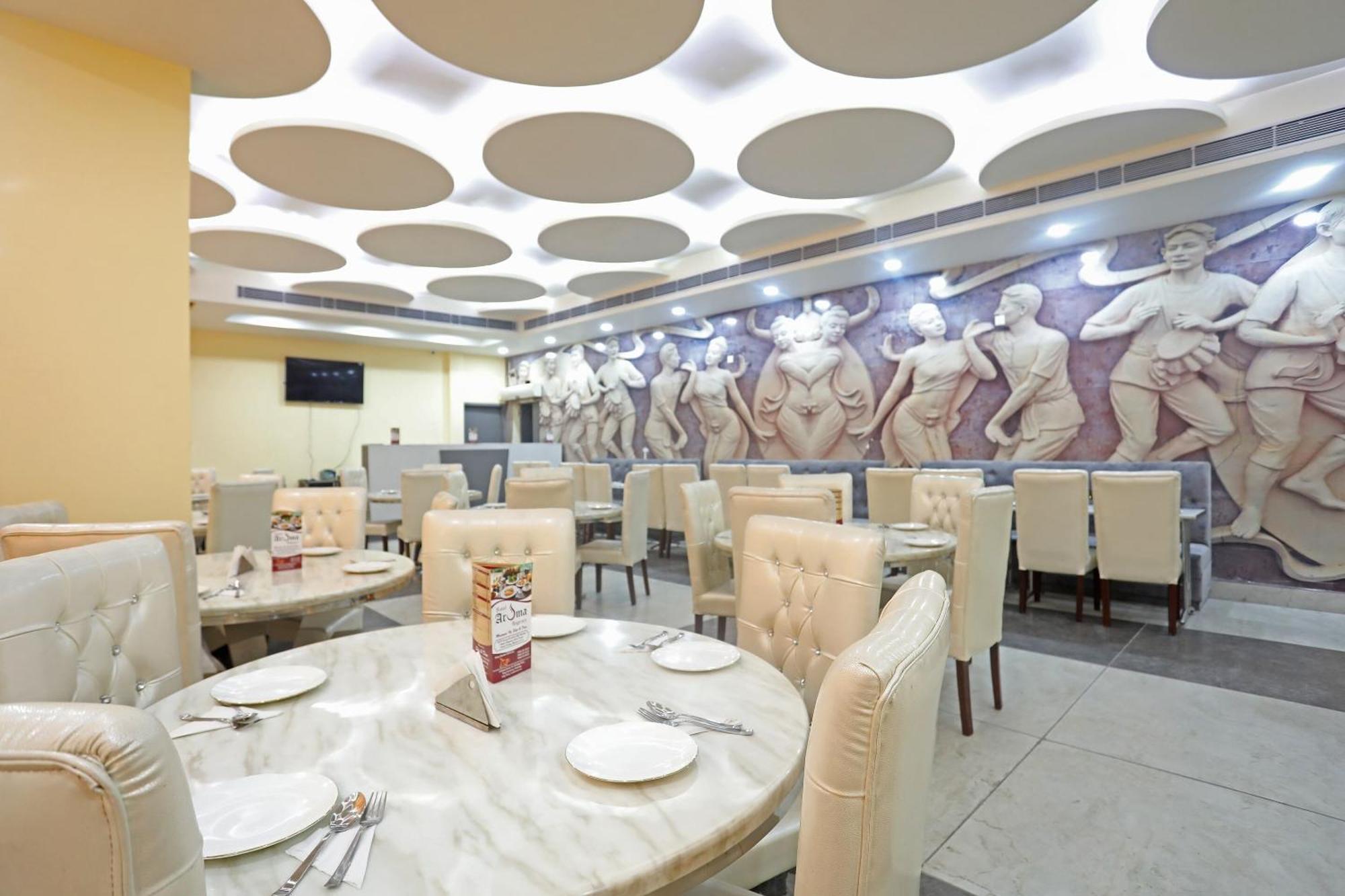 Capital O 40493 Hotel Aroma Regency Meerut Buitenkant foto