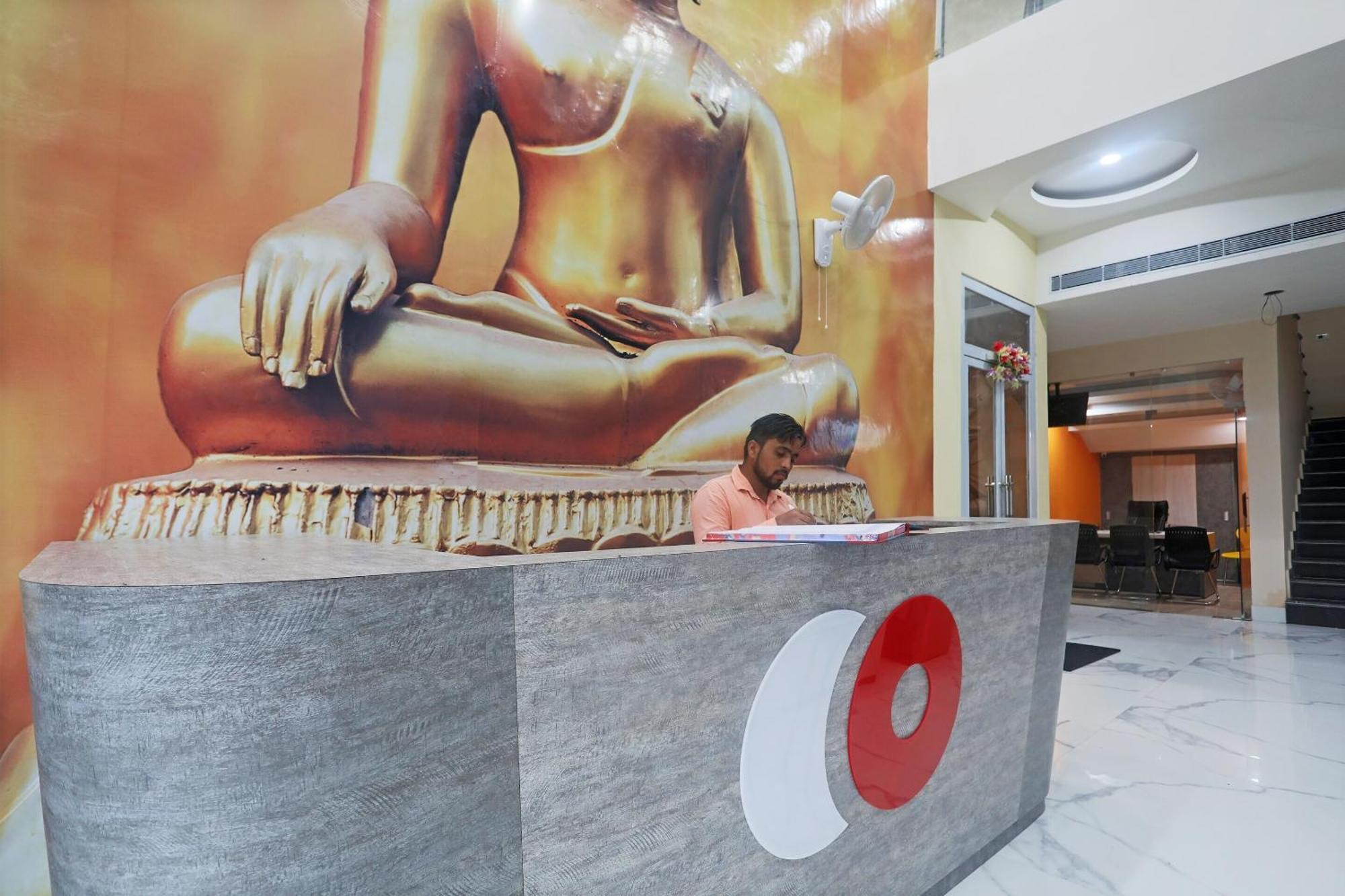 Capital O 40493 Hotel Aroma Regency Meerut Buitenkant foto