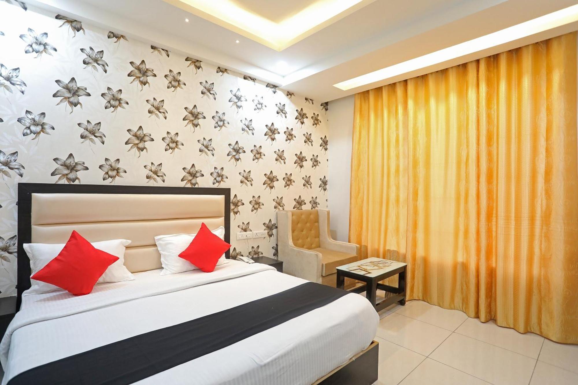 Capital O 40493 Hotel Aroma Regency Meerut Buitenkant foto
